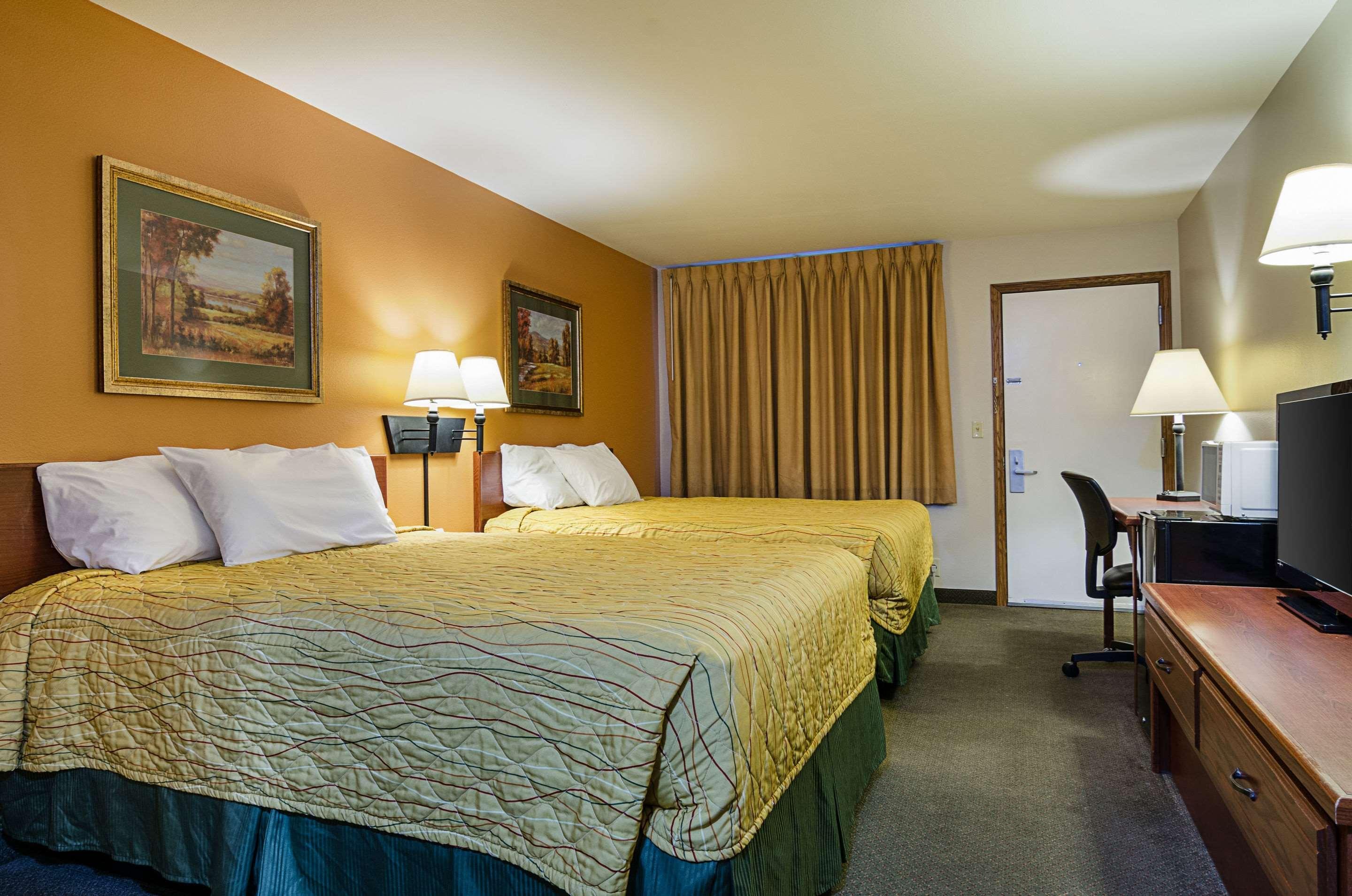 Rodeway Inn Larned Exteriér fotografie