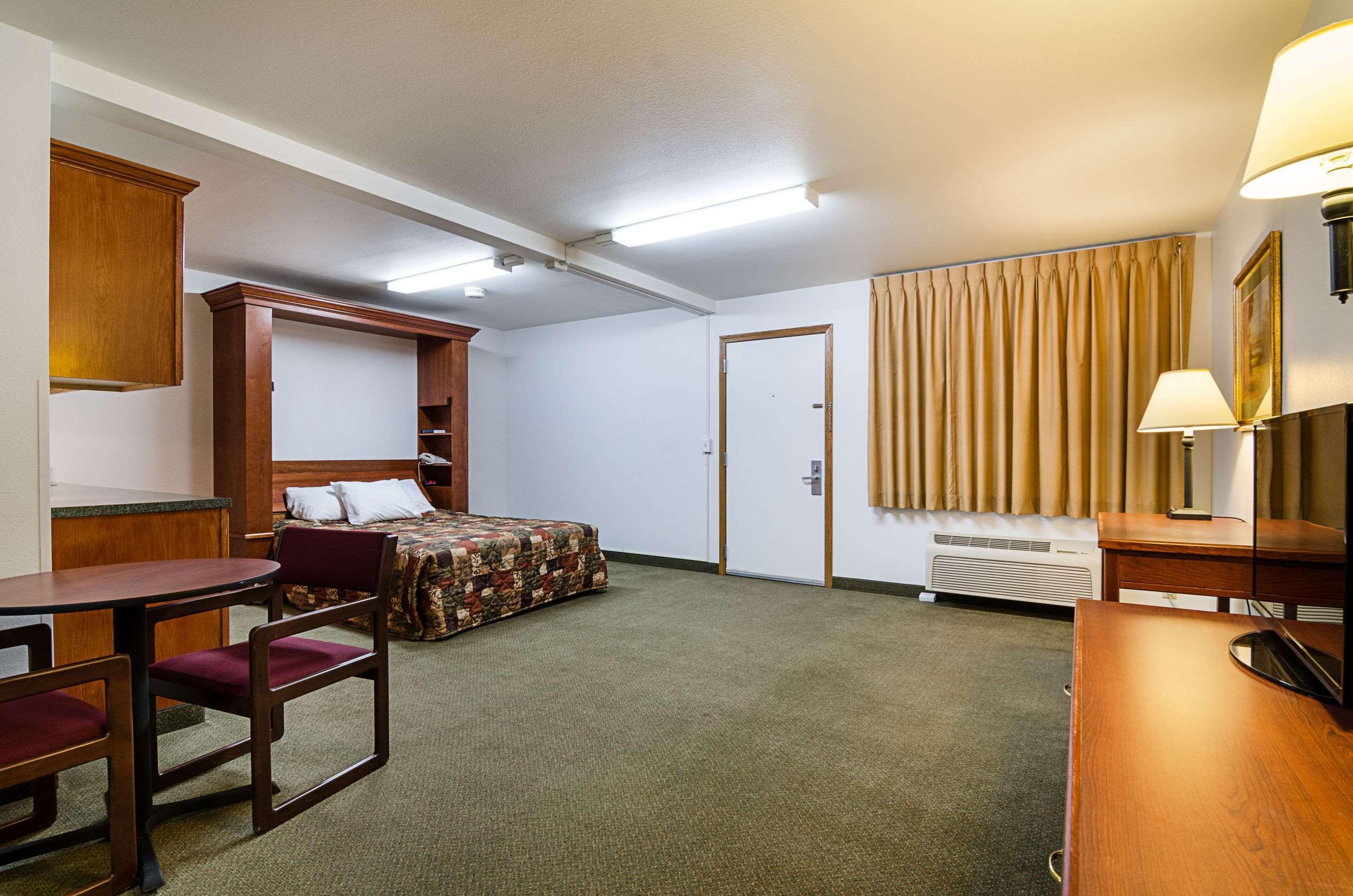 Rodeway Inn Larned Exteriér fotografie