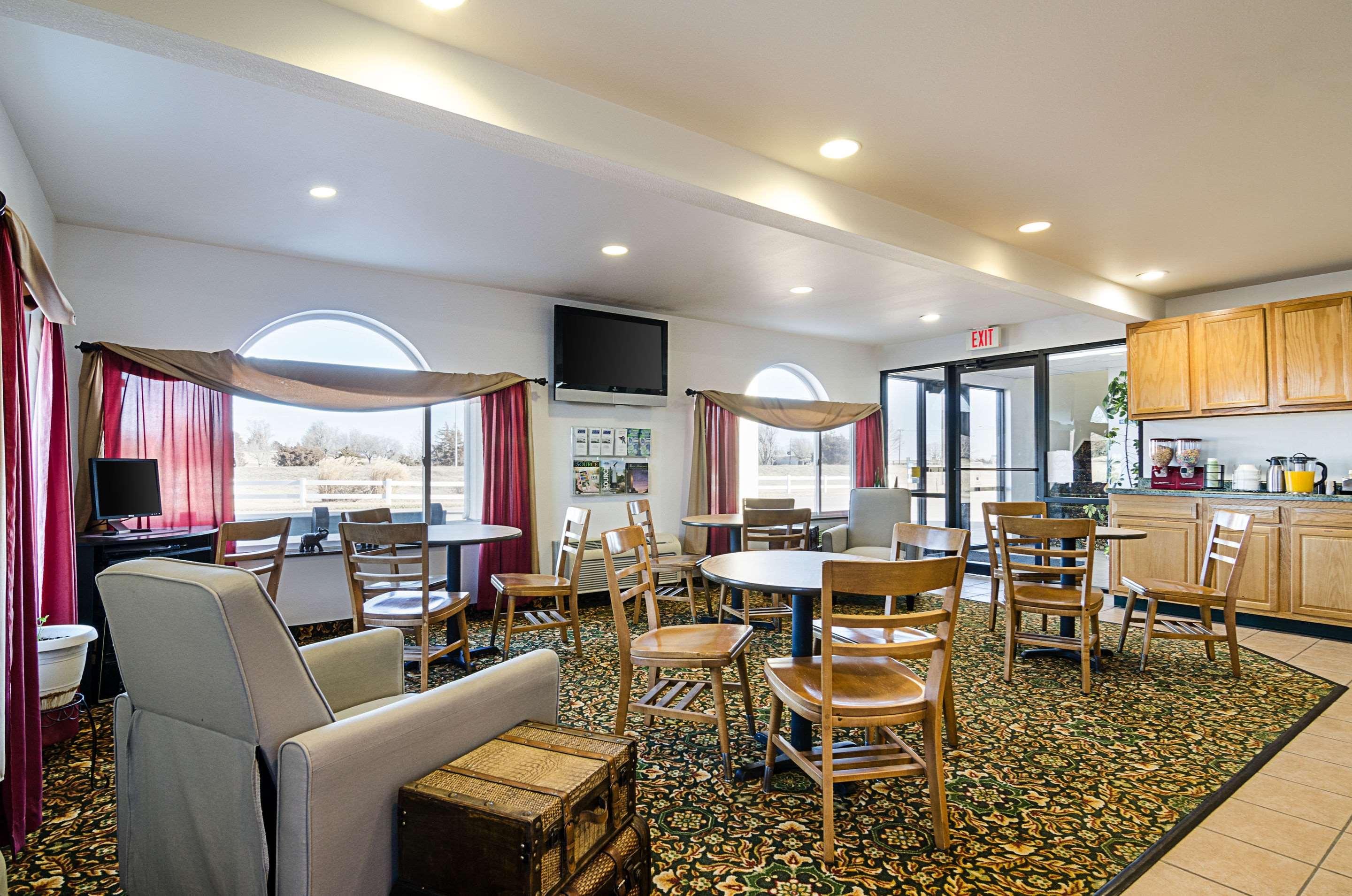 Rodeway Inn Larned Exteriér fotografie
