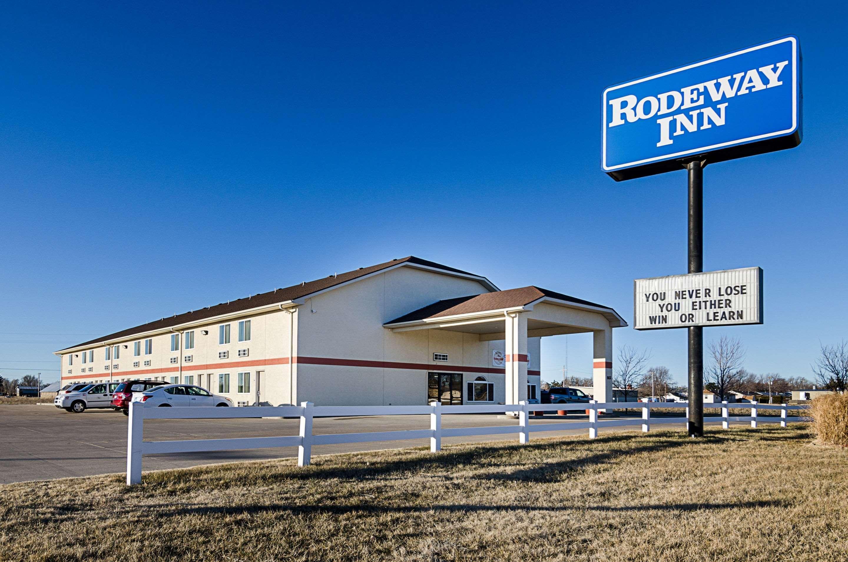 Rodeway Inn Larned Exteriér fotografie