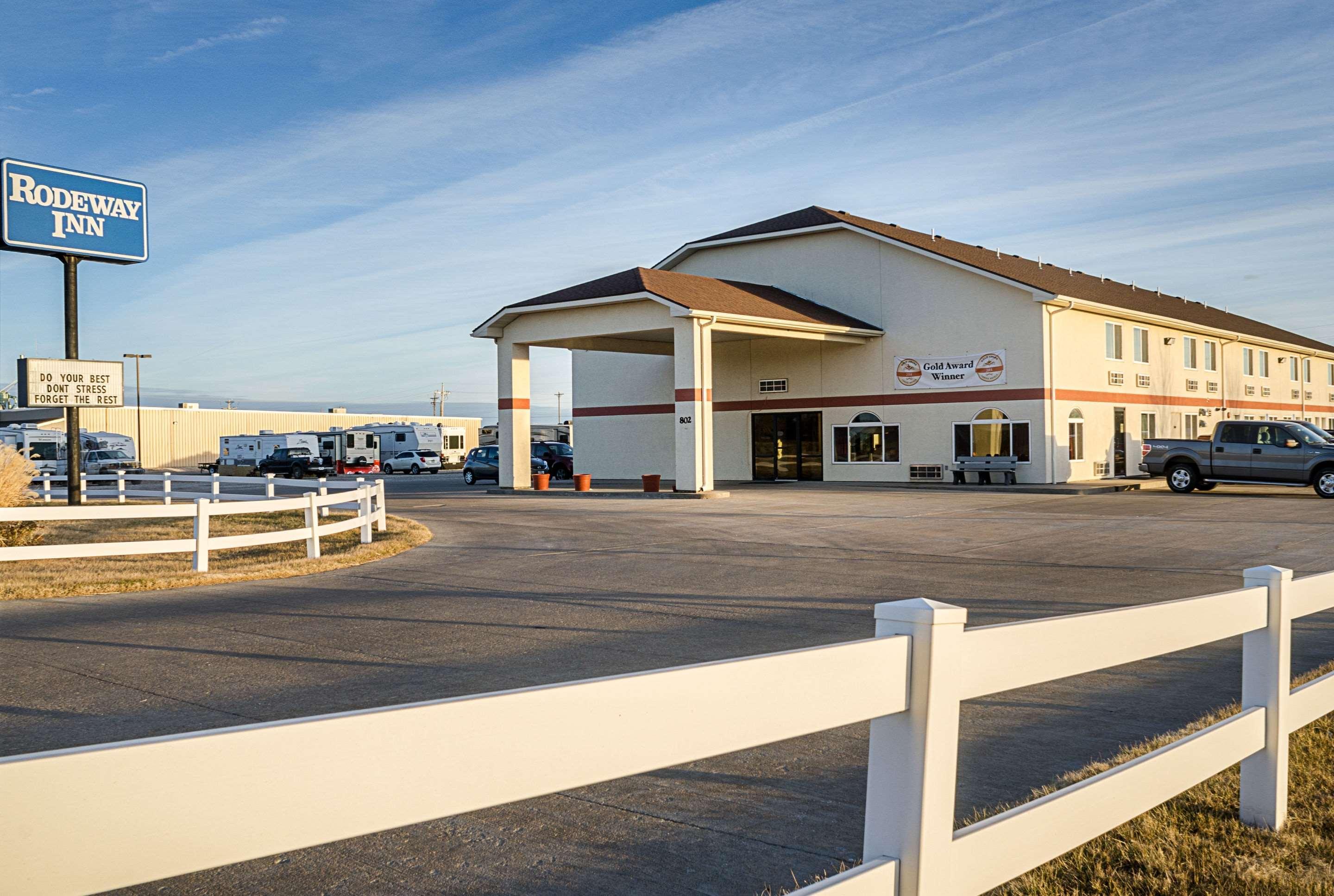 Rodeway Inn Larned Exteriér fotografie